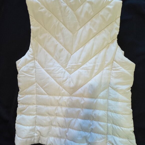 Michael Kors NWT White/Ivory Chevron Puffer Vest Sz M - Picture 7 of 8